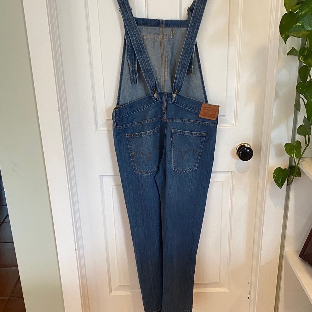 Levi's Women’s Denim Overalls straight leg blue pockets distressed boho hippie